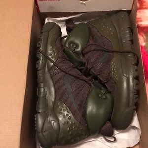 Nike lupitek flyknit boots size 9 brand new